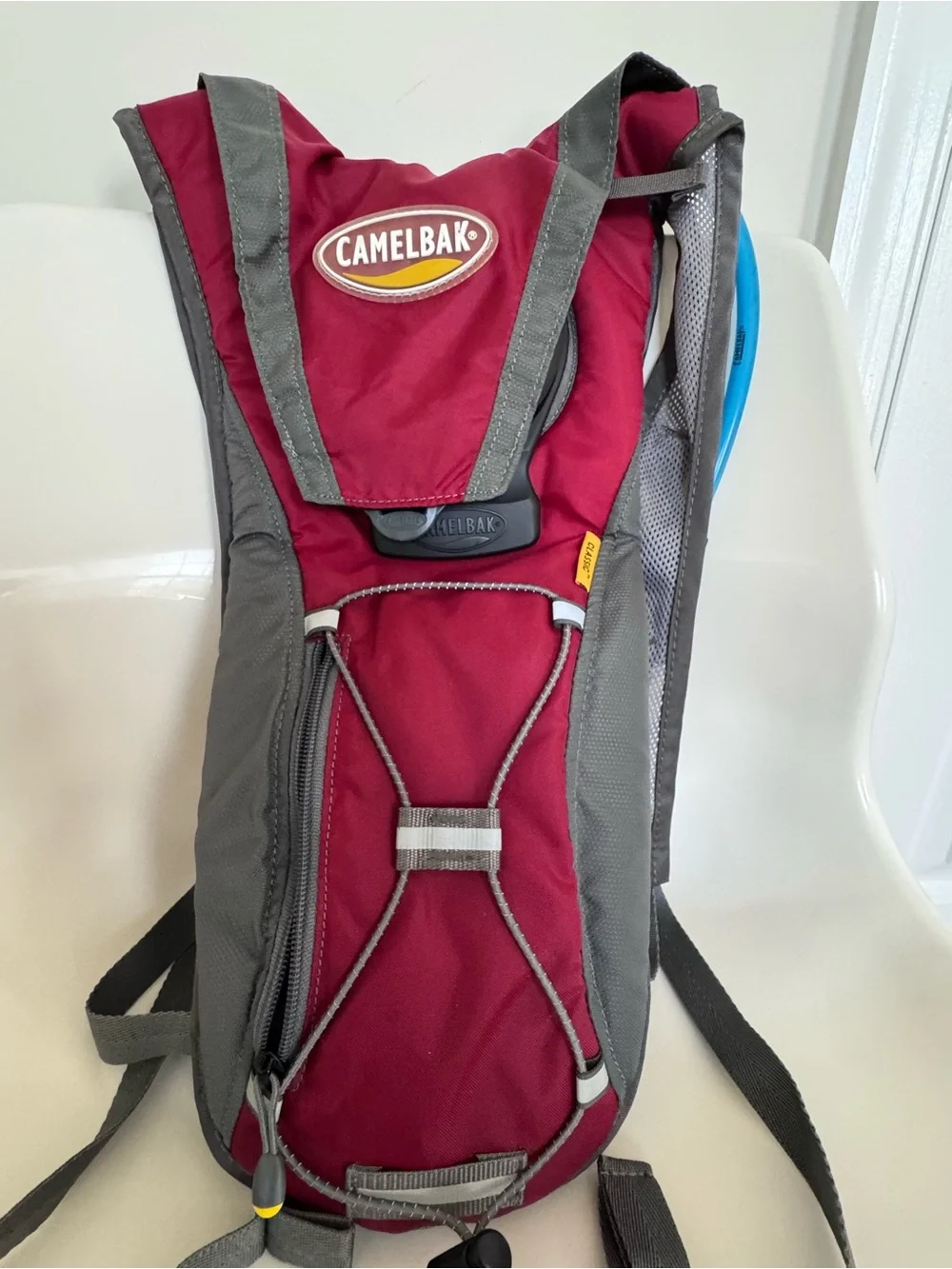 CamelBak Classic Hydration Pack Backpack Hiking Trail MTB Cycling Red Gray EUC